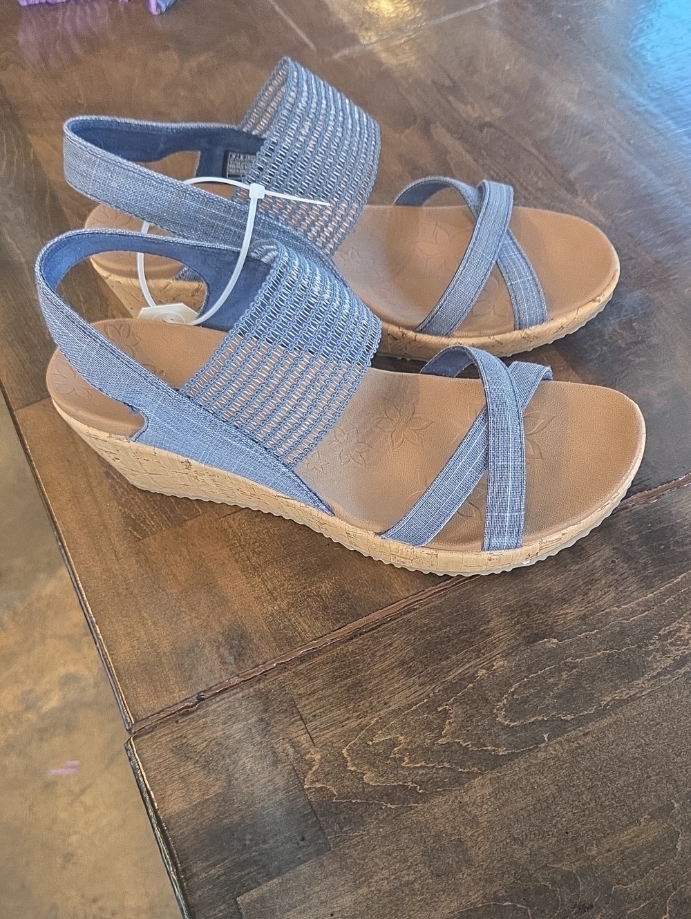 Skechers Size 9 Comfort Wedge Sandals in Light Blue - Women's NEW